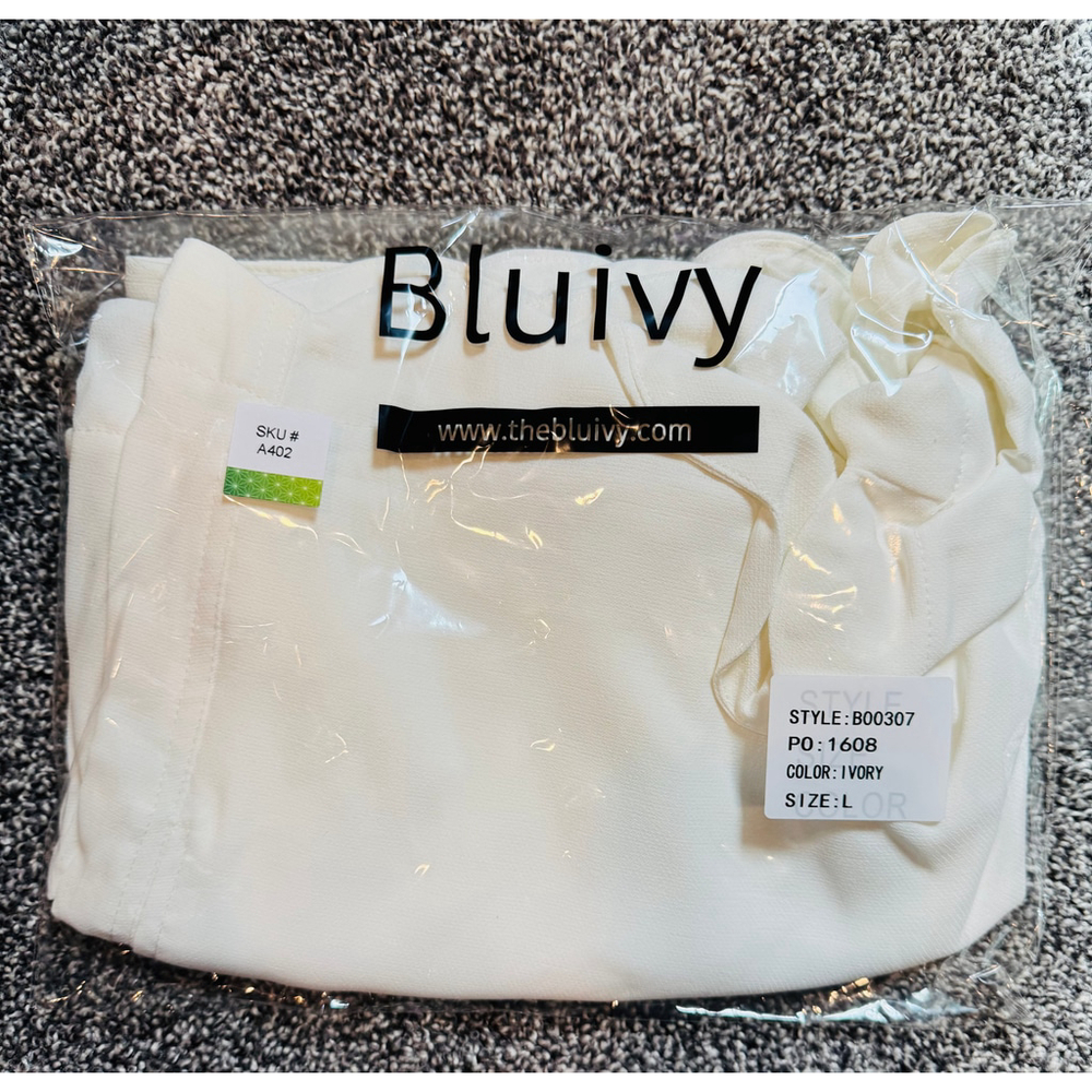 Bluivy Scallop Hem Hight-Waisted Shorts in Ivory | Sz L, NWT - Picture 2 of 2